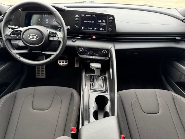 Used 2025 Hyundai Elantra Sport image 22