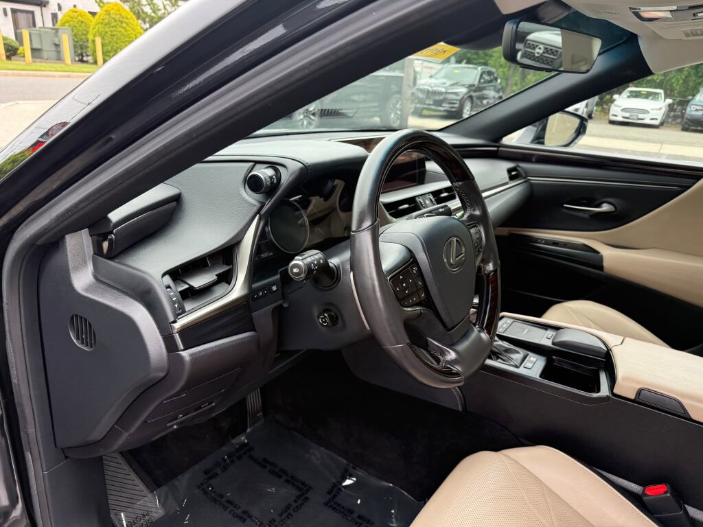 Used 2020 Lexus ES 300h w/ Accessory Package 2 FWD image 12