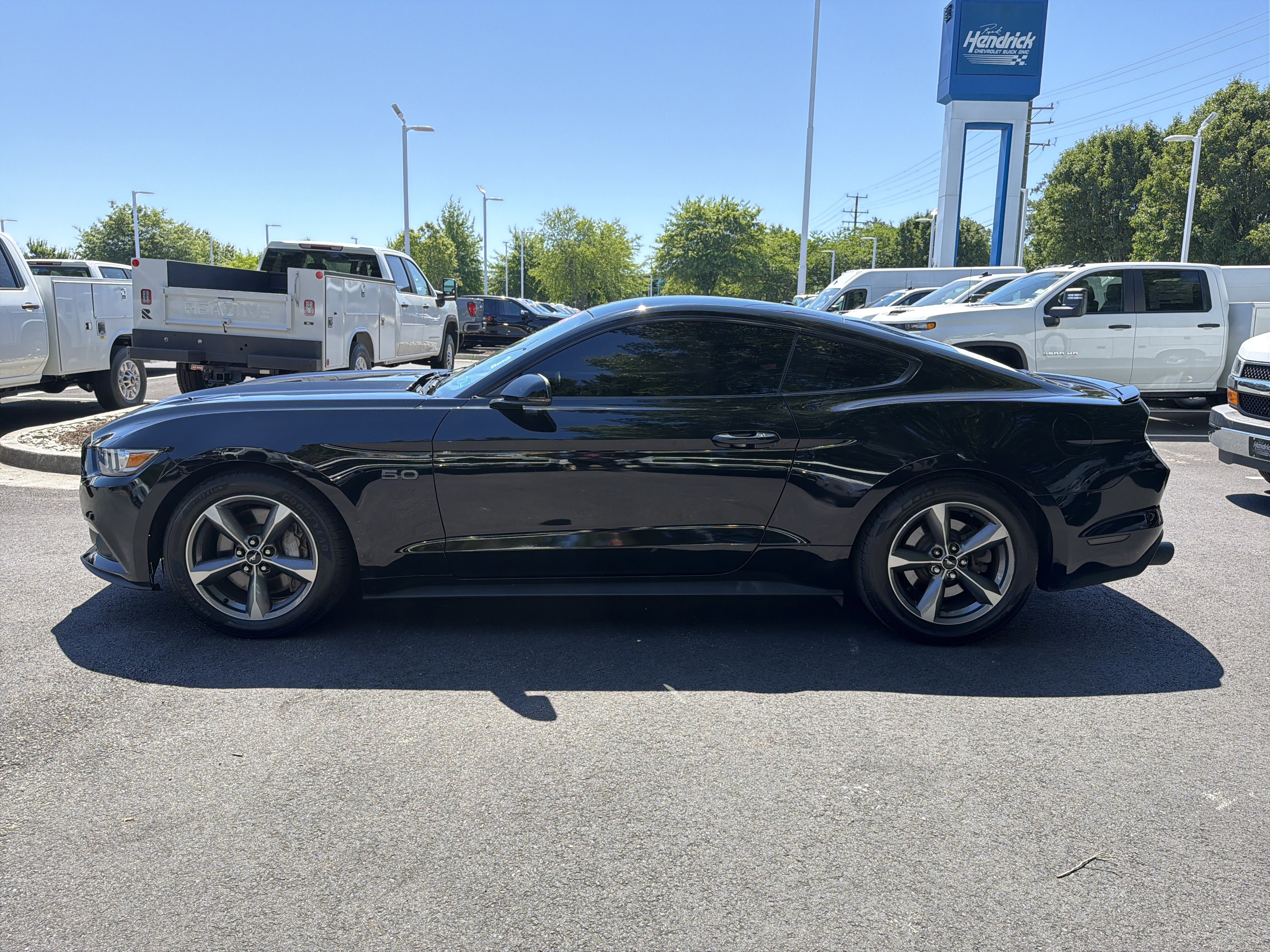 Used 2015 Ford Mustang GT Premium w/ Equipment Group 401A RWD image 7