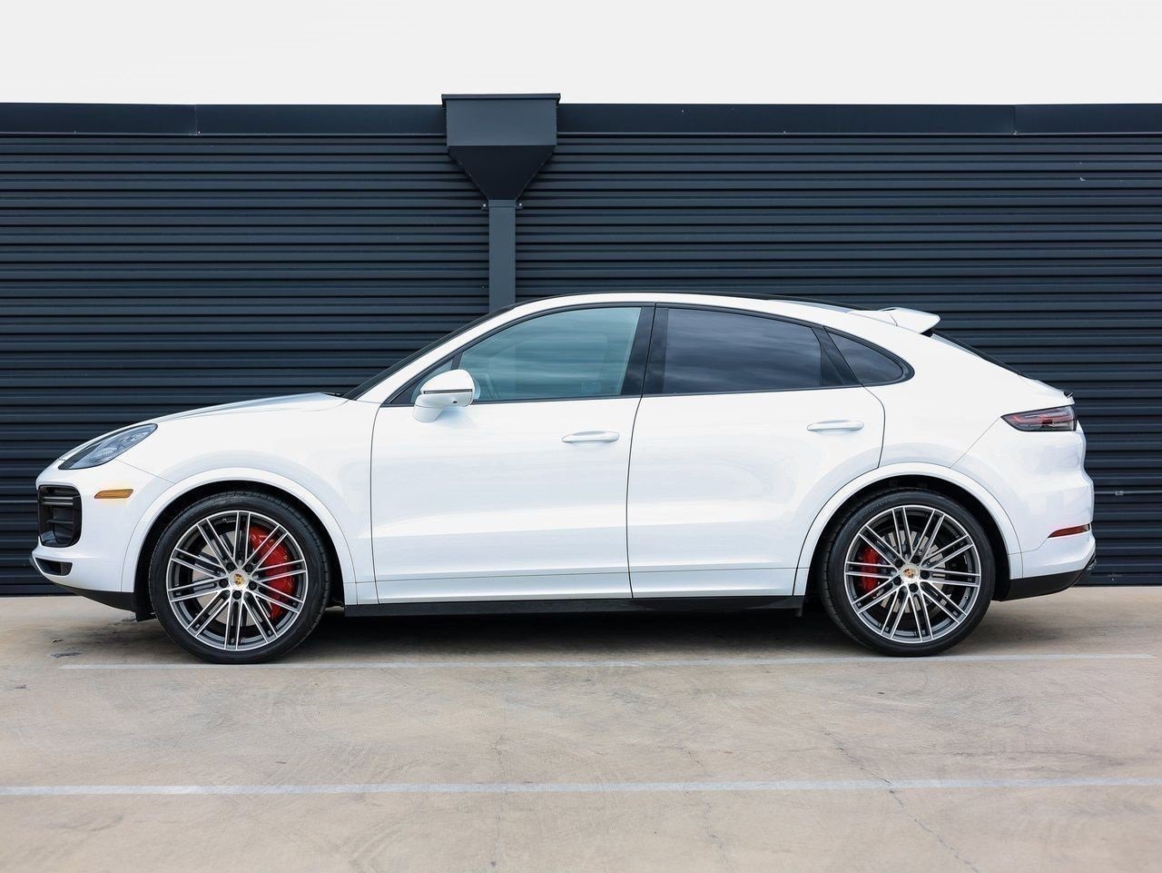 Certified 2023 Porsche Cayenne Turbo image 2