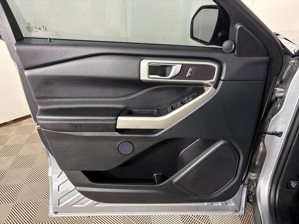 Certified 2024 Ford Explorer XLT w/ Equipment Group 202A RWD image 16