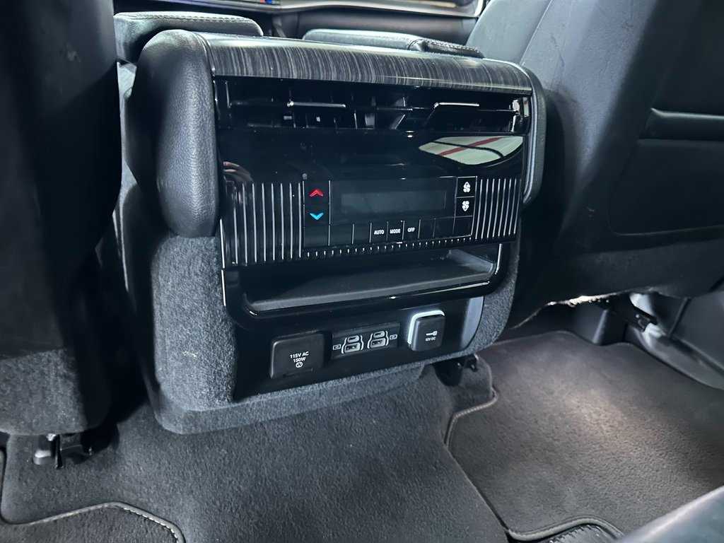 Certified 2024 Jeep Wagoneer L Series II w/ Flexible Seating Group image 40