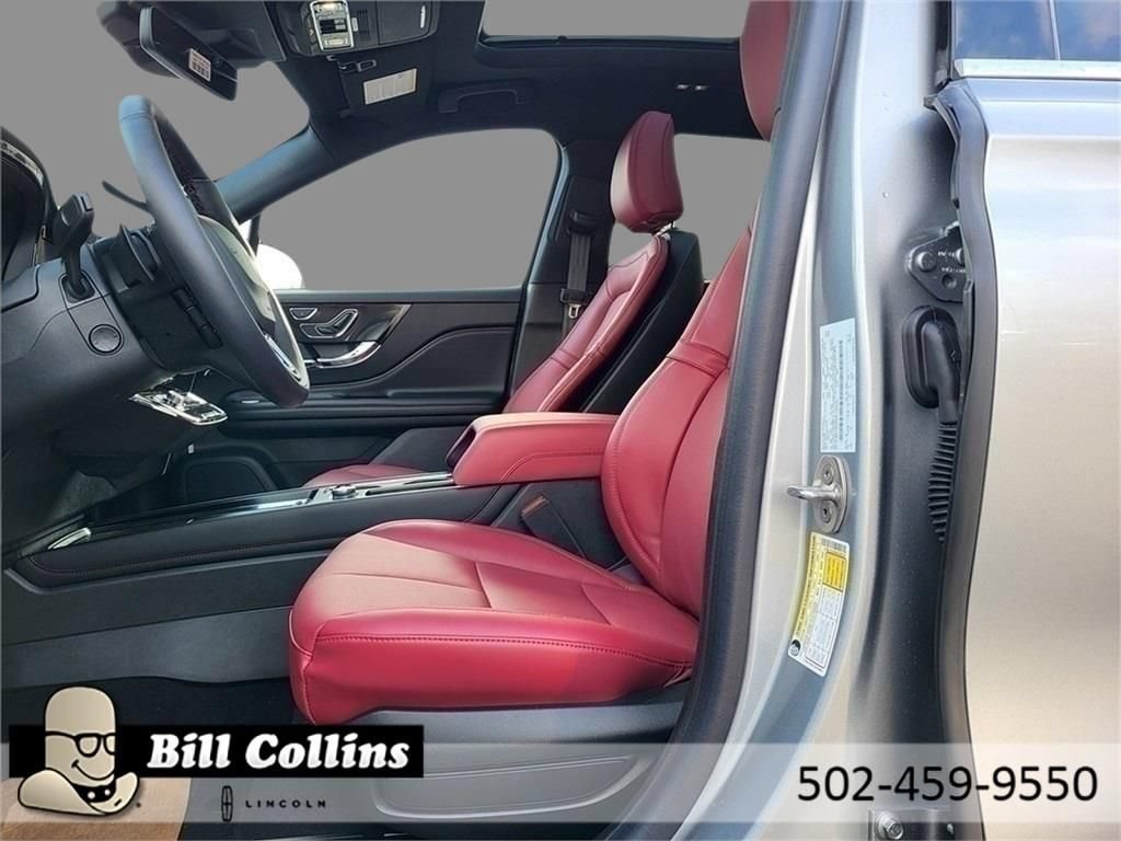 New 2024 Lincoln Corsair Reserve FWD image 12