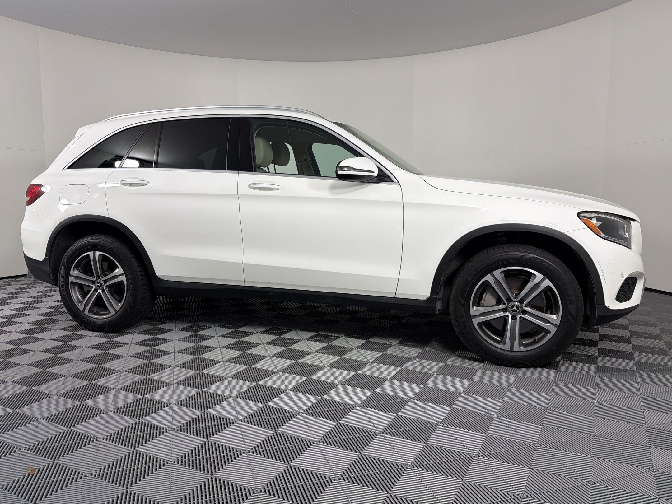 Used 2017 Mercedes-Benz GLC 300 image 8