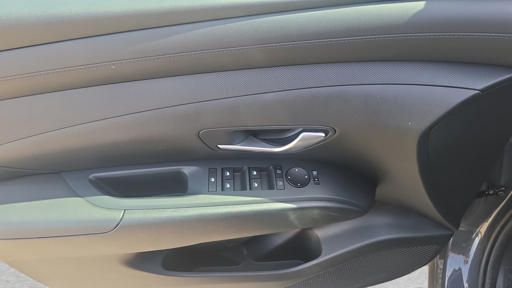 Used 2025 Hyundai Tucson SE FWD image 16