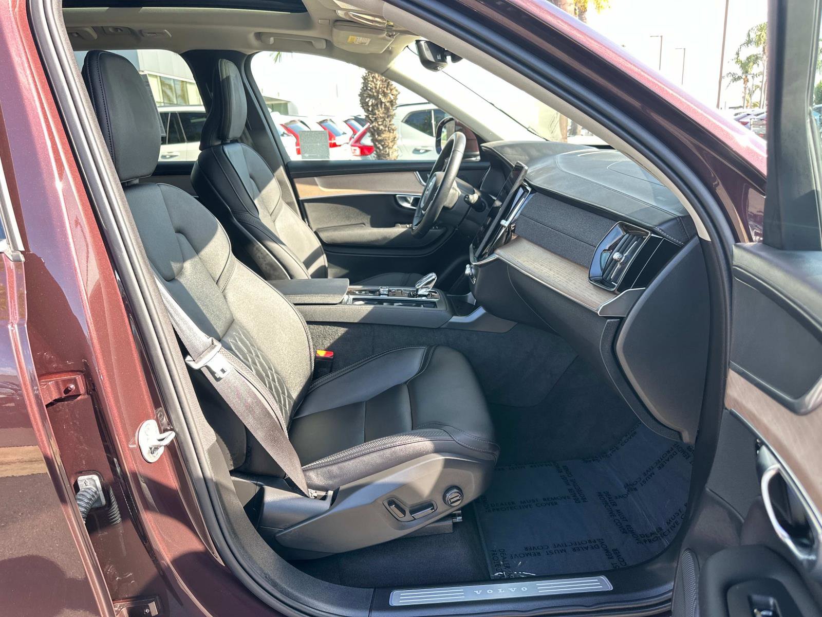 Certified 2025 Volvo XC90 B5 Core w/ Protection Package Premier image 25