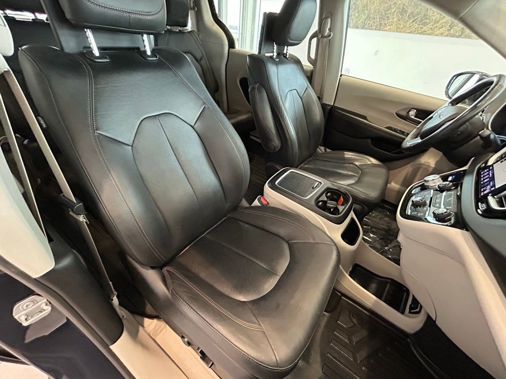 Used 2020 Chrysler Pacifica Touring-L Plus FWD image 35