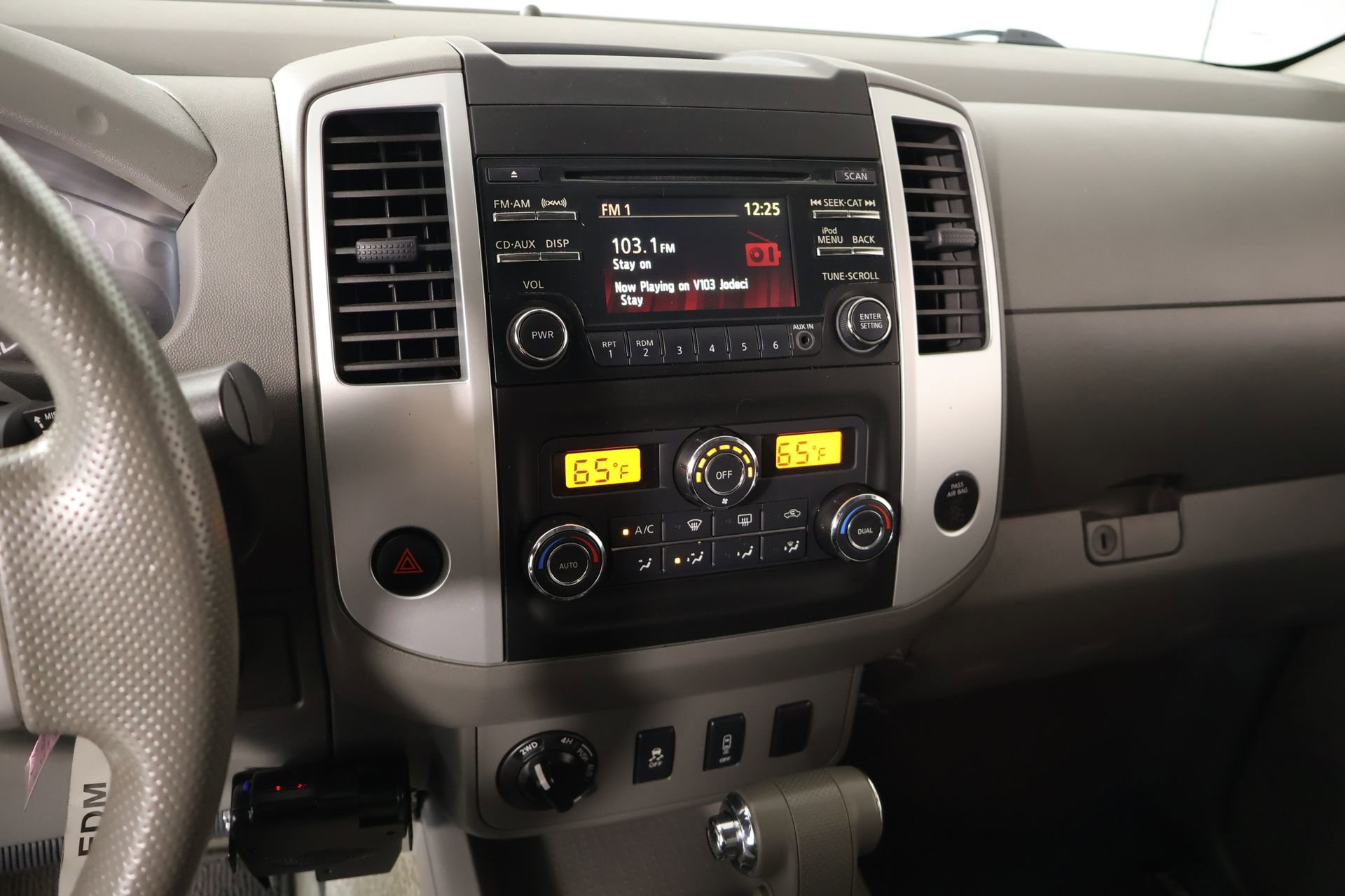 Used 2013 Nissan Frontier SV w/ SV Value Truck Pkg AWD/4WD image 5