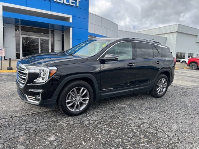 Used 2023 GMC Terrain SLT image 2