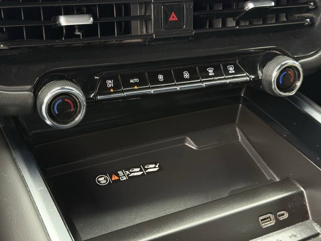 Used 2025 Chevrolet Tahoe Premier AWD/4WD image 18