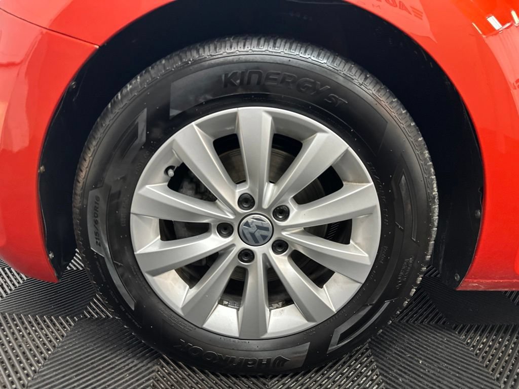 Used 2018 Volkswagen Beetle 2.0T S FWD image 33