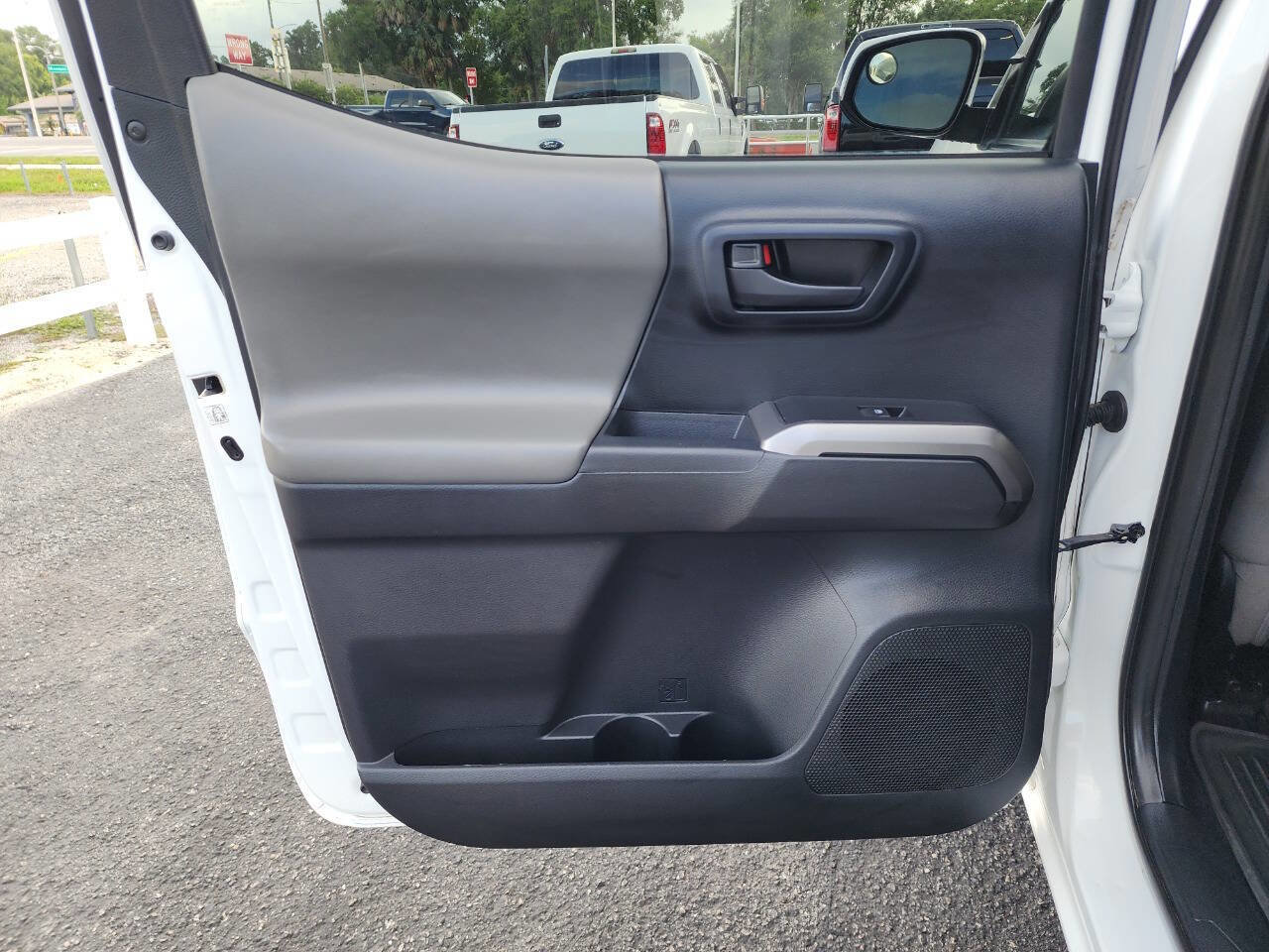 Used 2016 Toyota Tacoma SR5 image 25