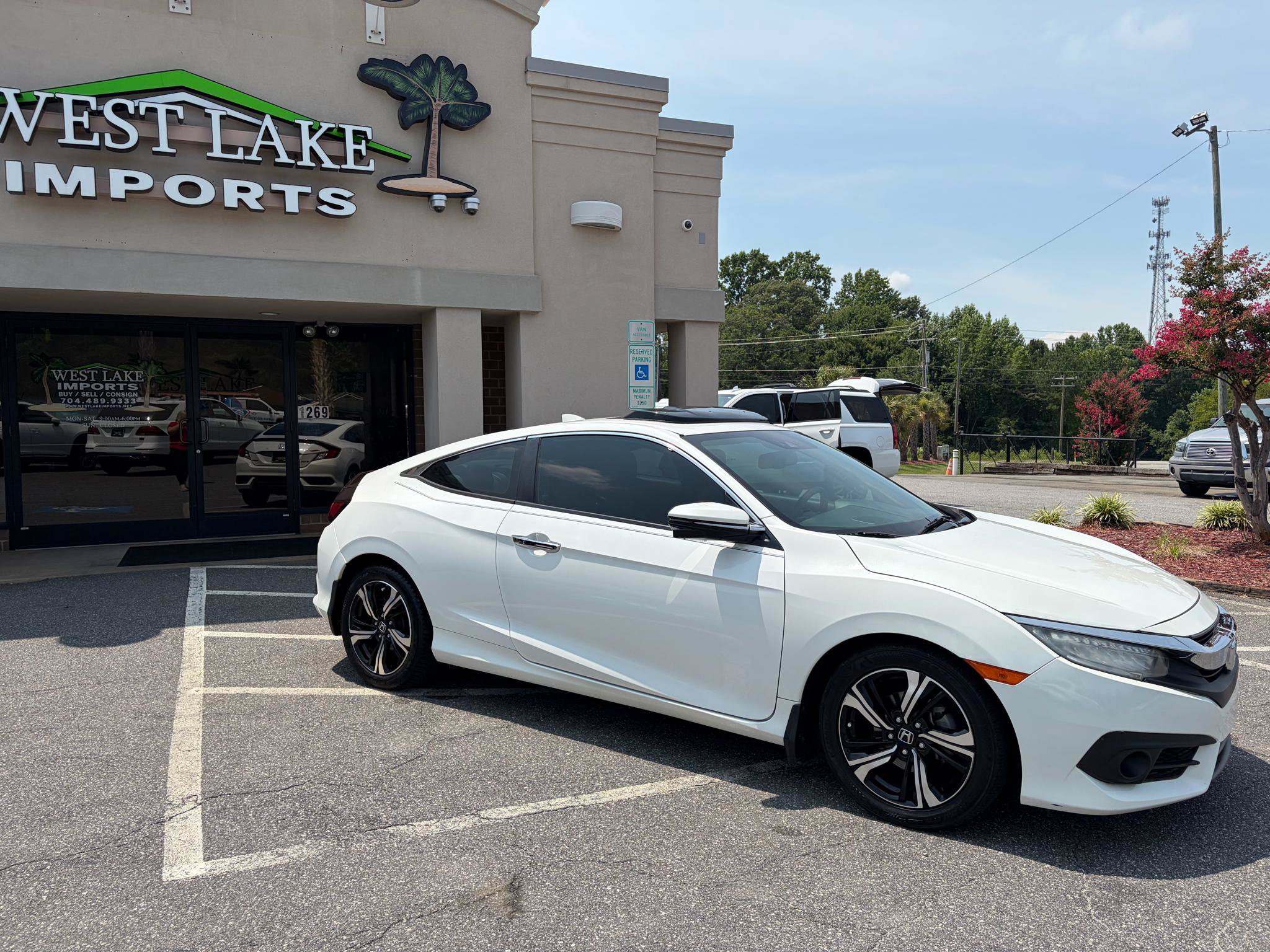 Used 2017 Honda Civic Touring image 2