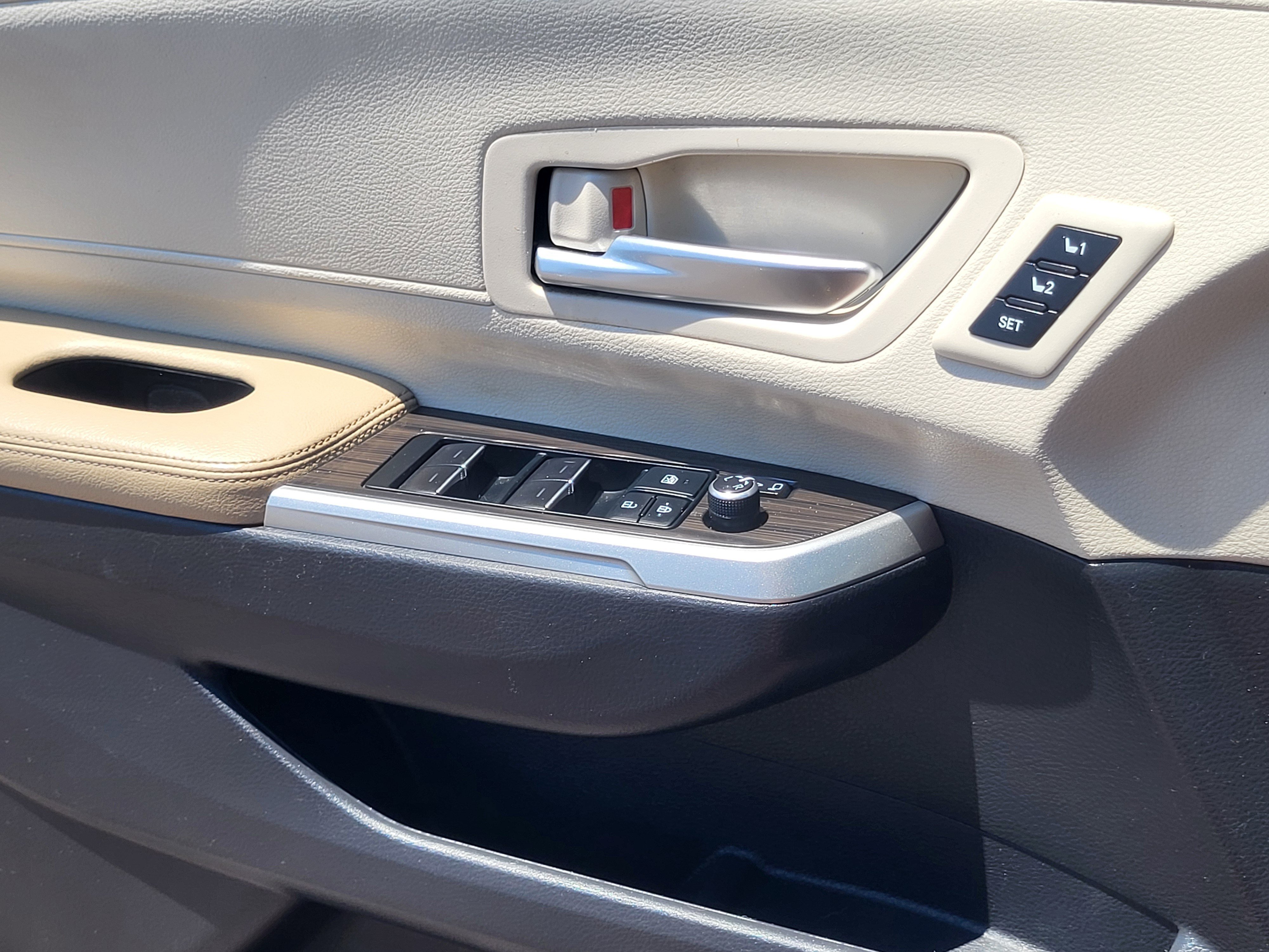 Certified 2021 Toyota Sienna Limited FWD image 22