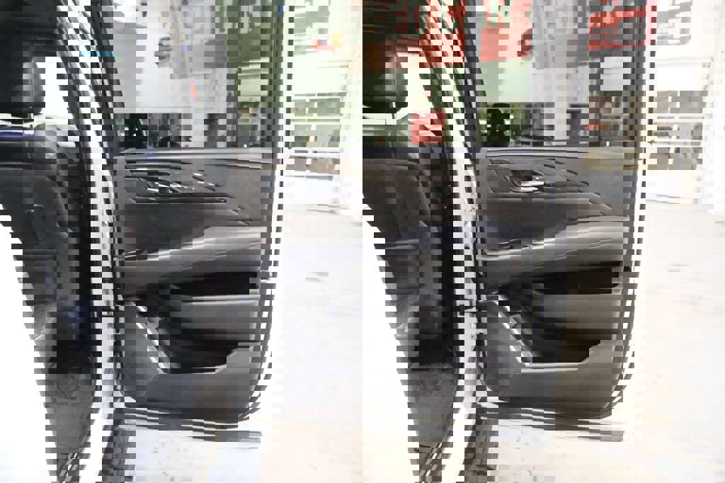 Used 2020 Cadillac Escalade ESV Platinum image 27