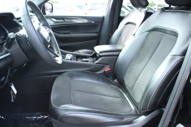 Used 2023 Jeep Grand Cherokee L Laredo RWD image 31