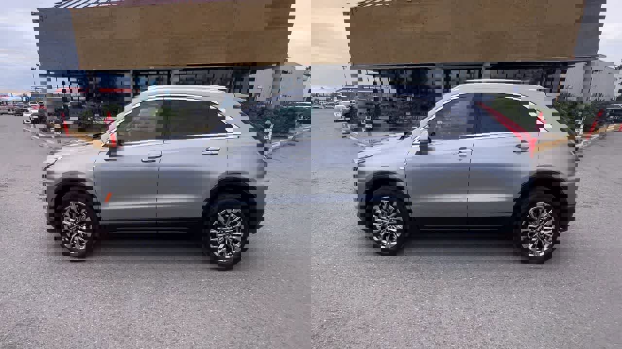 Used 2024 Cadillac XT4 Premium Luxury image 5