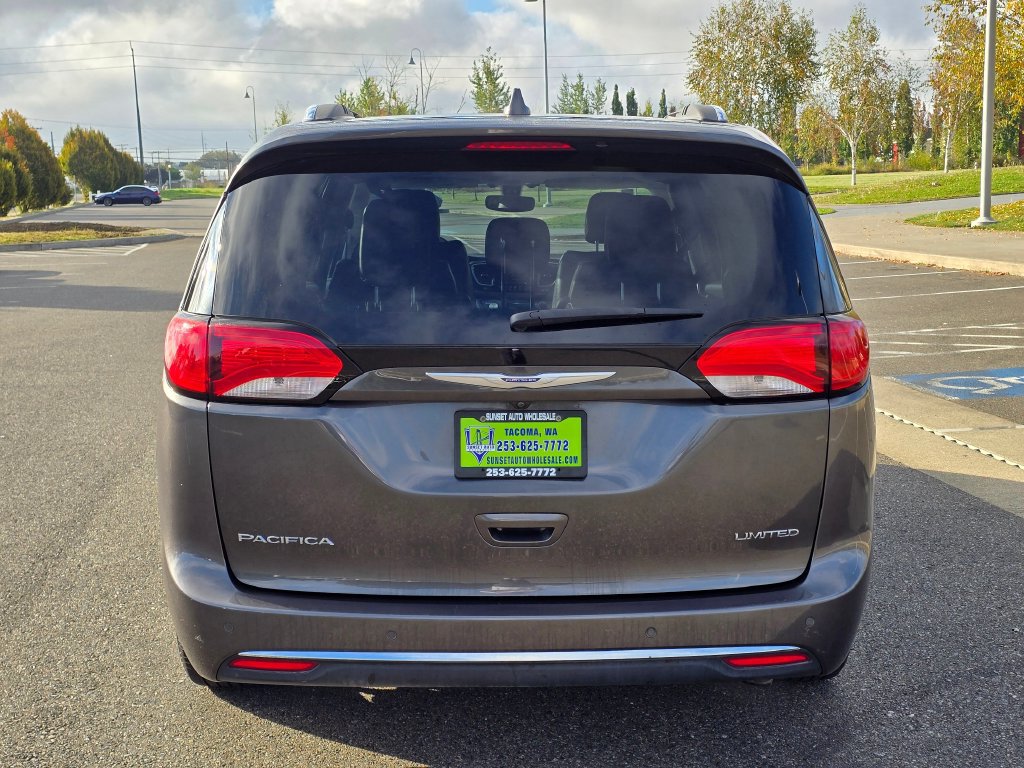 Used 2020 Chrysler Pacifica Limited FWD image 4