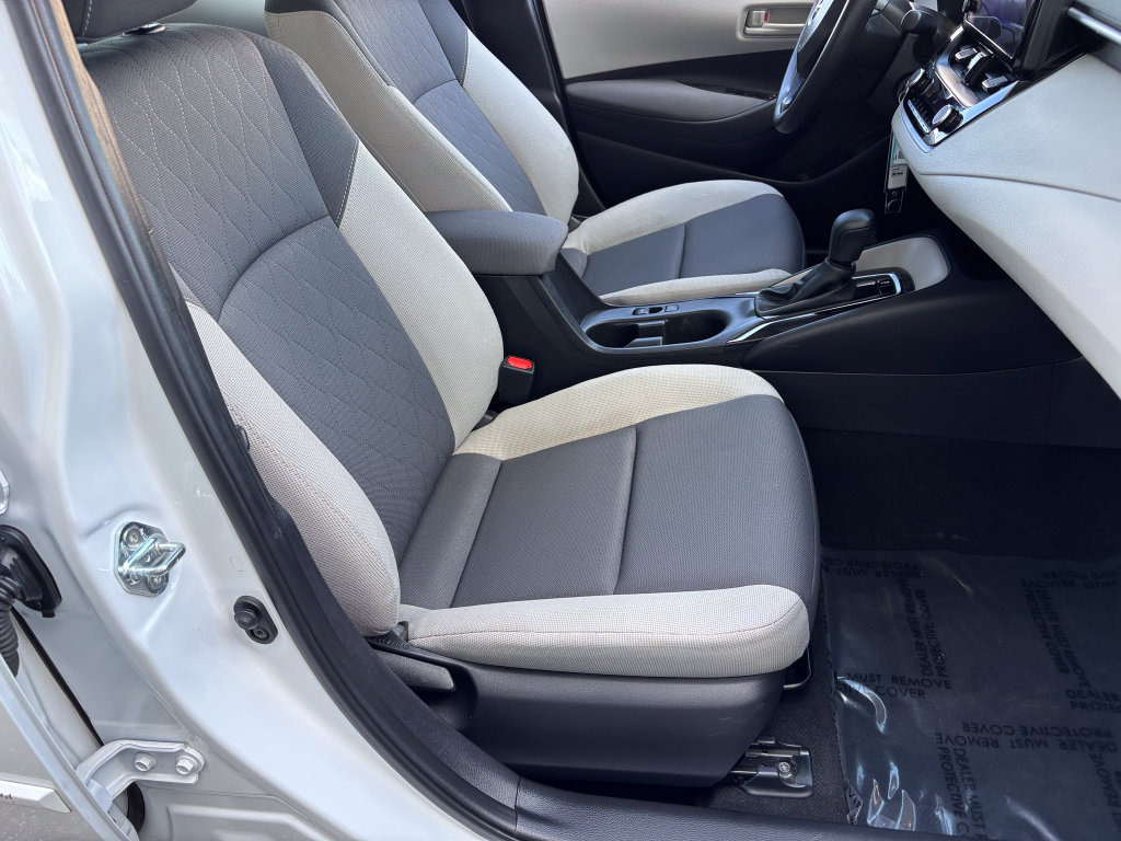Used 2025 Toyota Corolla LE FWD image 27