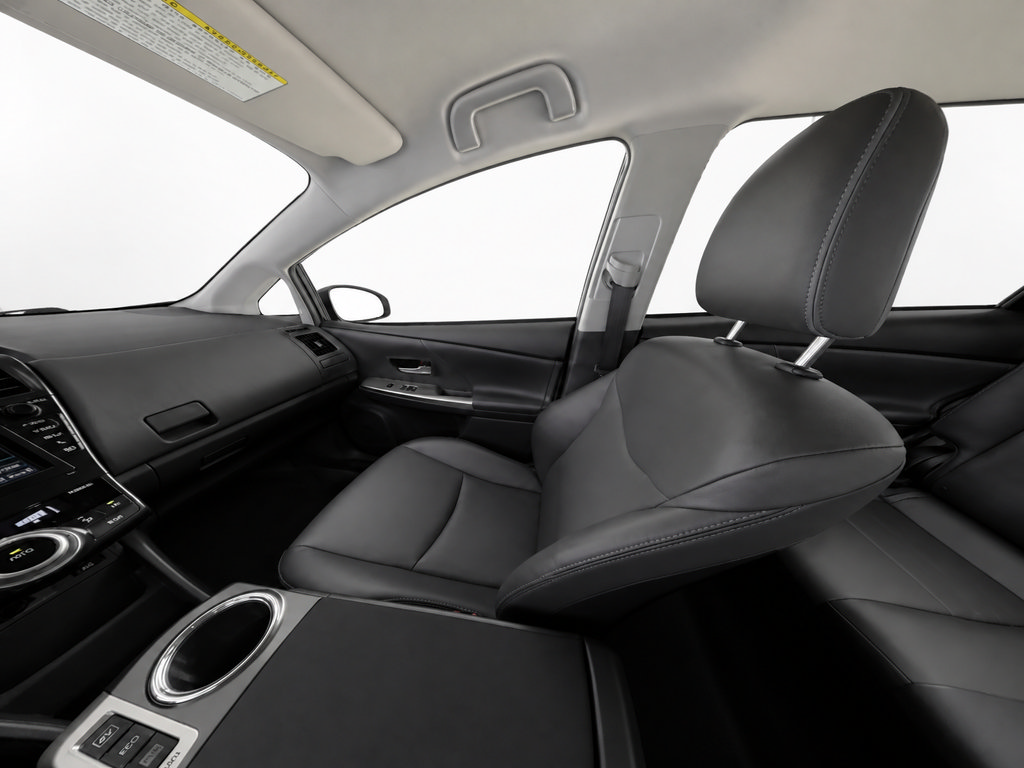 Used 2012 Toyota Prius V Five FWD image 8
