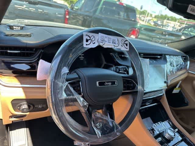New 2026 Jeep Grand Cherokee Summit w/ Obsidian Package AWD/4WD image 7