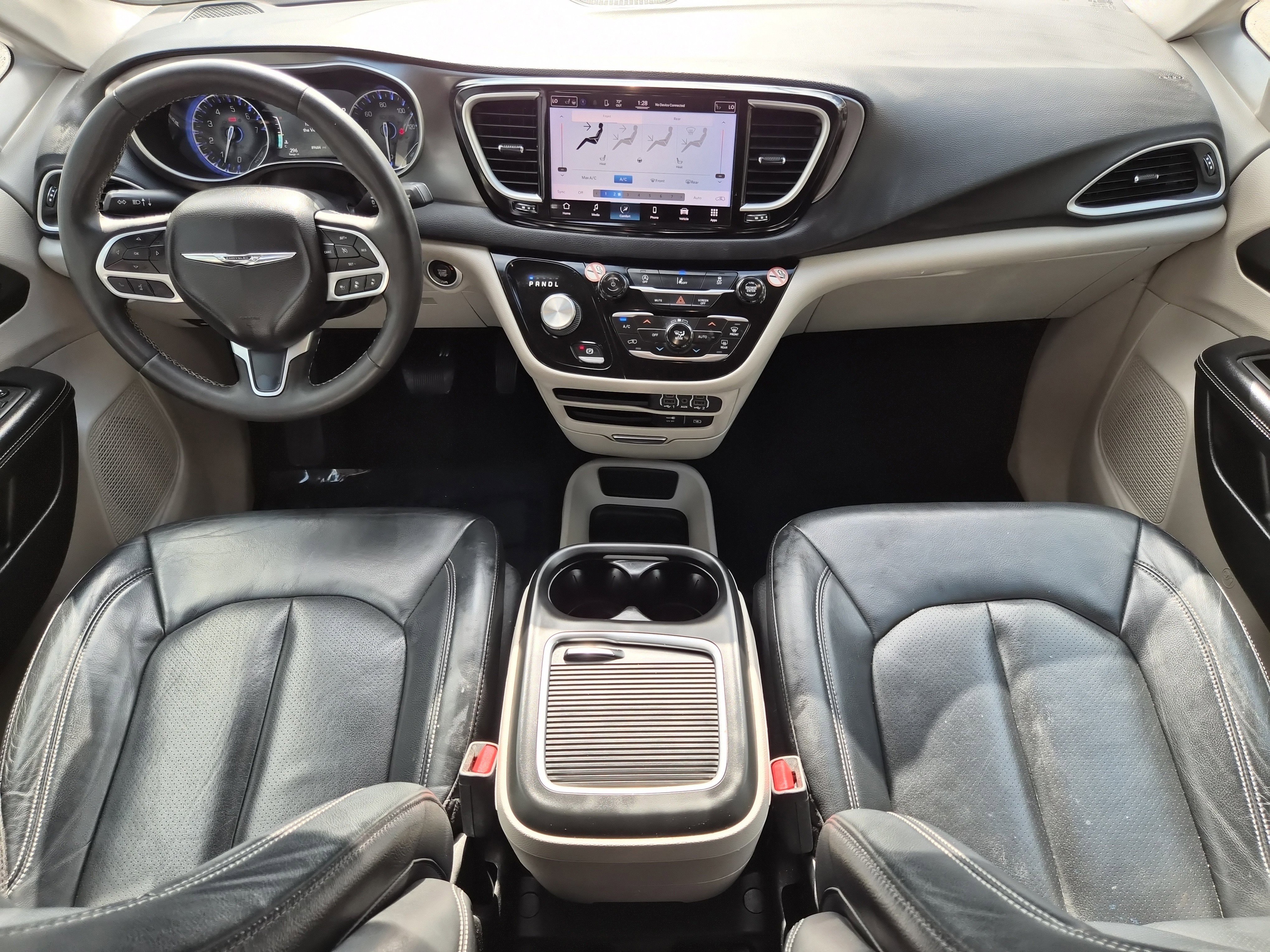 Used 2022 Chrysler Pacifica Touring-L image 11