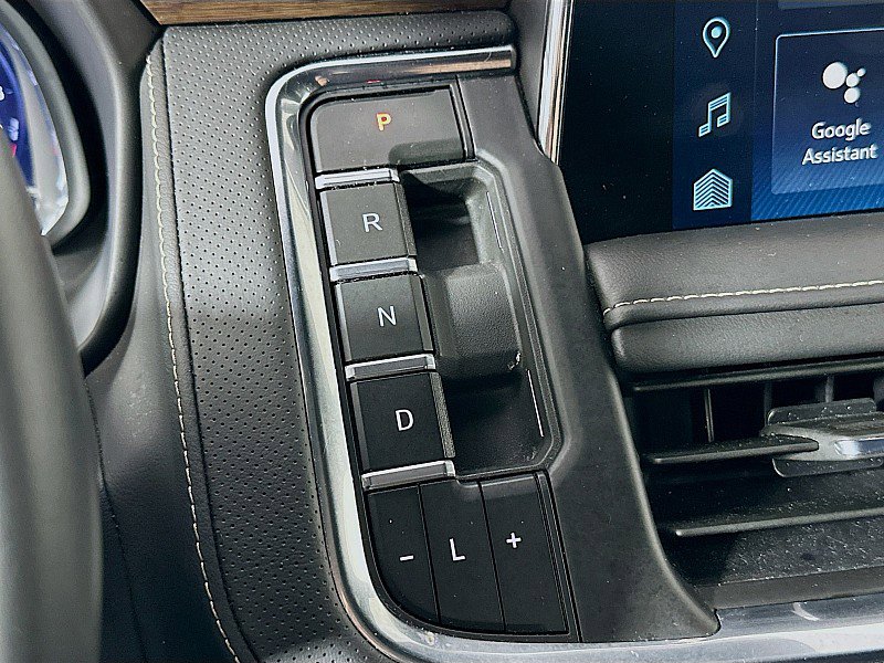 Used 2024 Chevrolet Suburban Premier AWD/4WD image 17