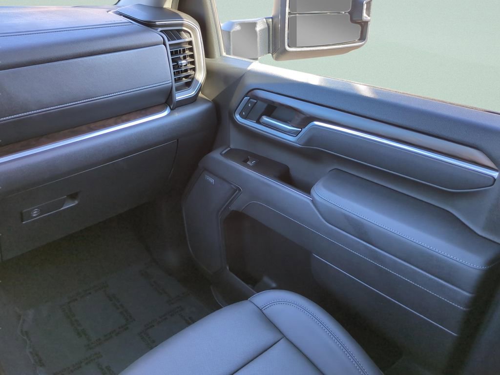 Used 2025 GMC Sierra 3500 SLT w/ SLT Premium Package image 16