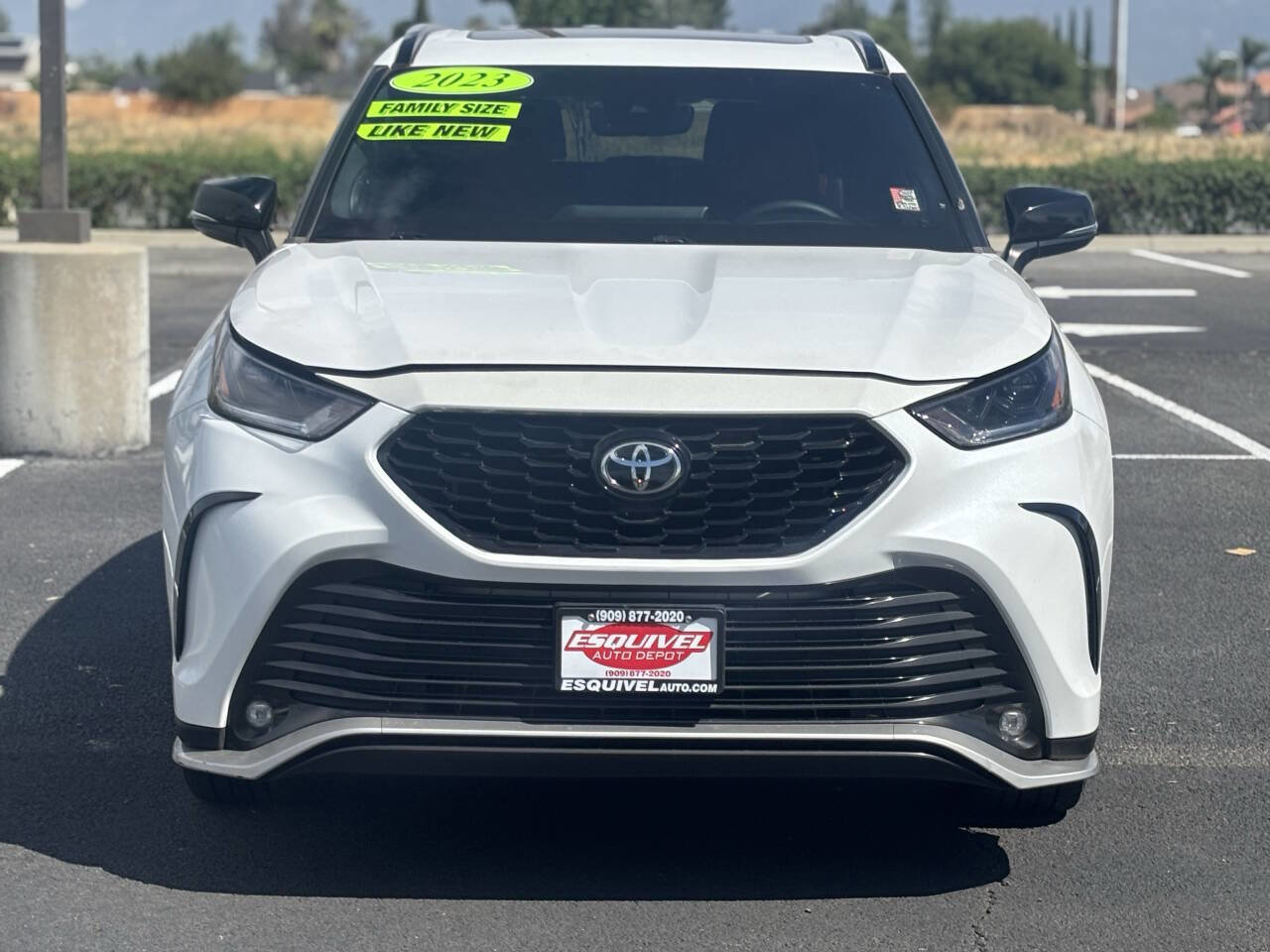 Used 2023 Toyota Highlander XSE image 2