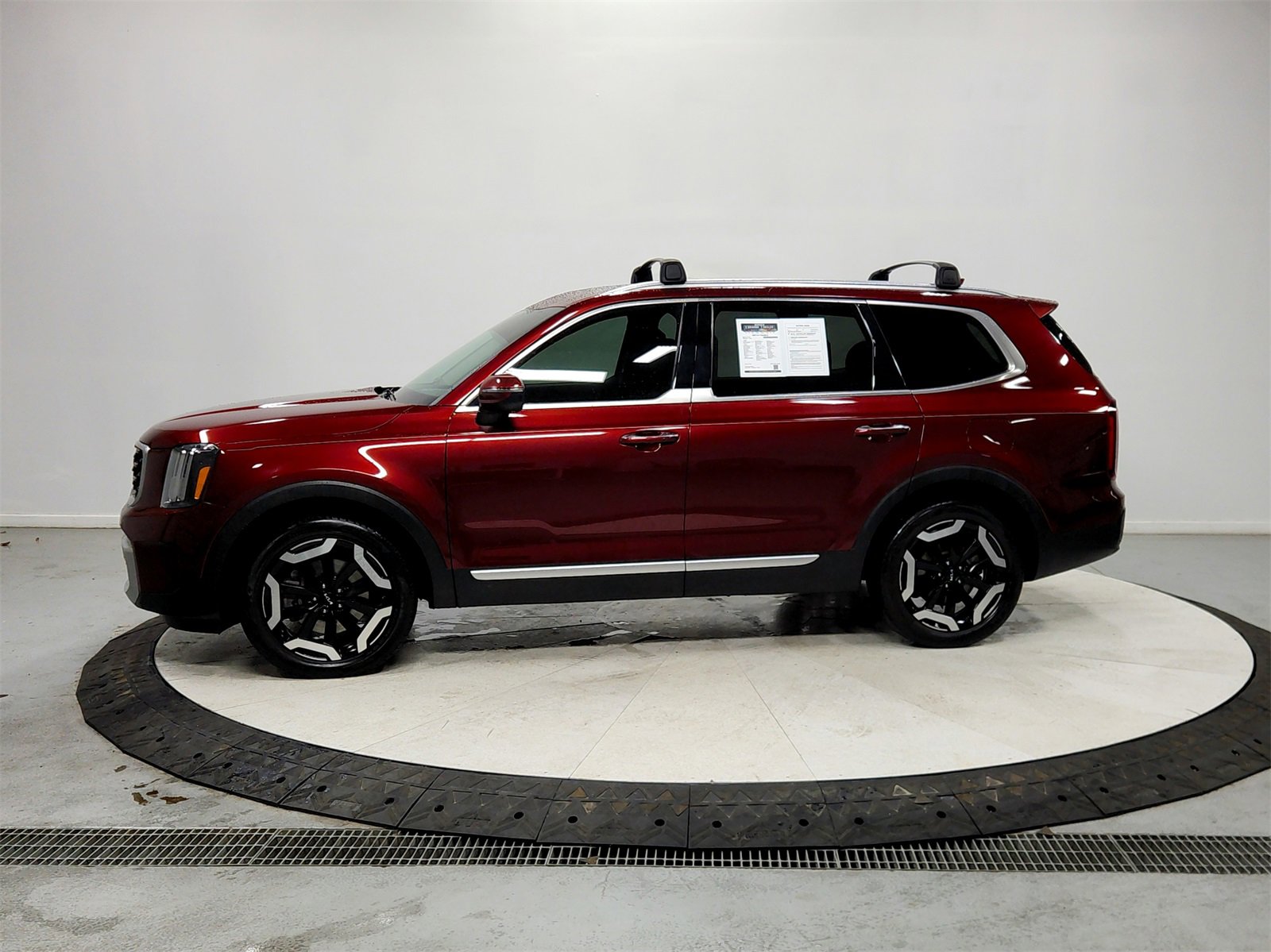 Used 2024 Kia Telluride S w/ S Sunroof Package image 4