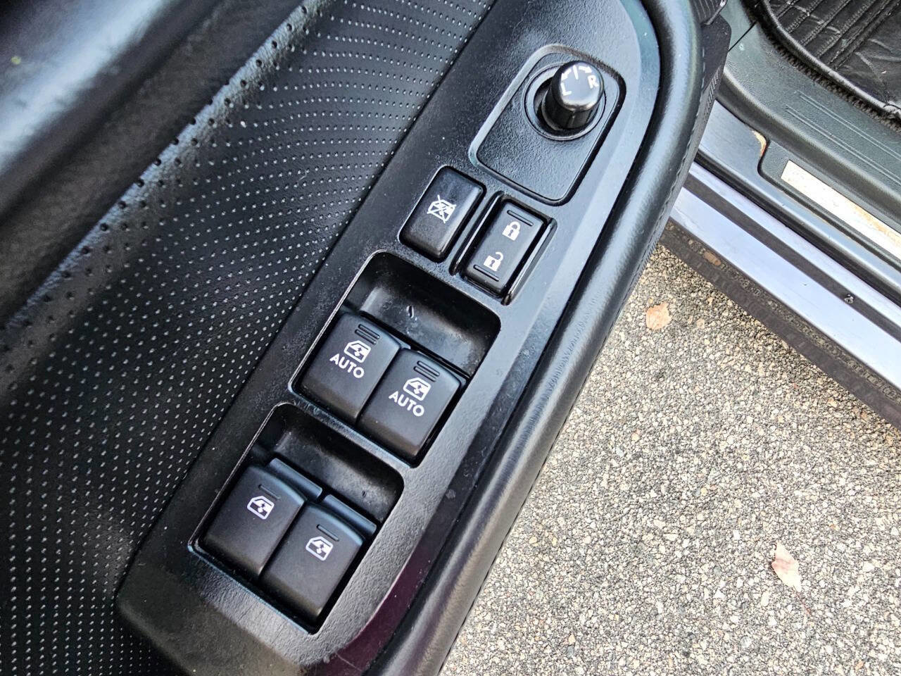 Used 2017 Subaru Legacy 3.6R Limited image 11