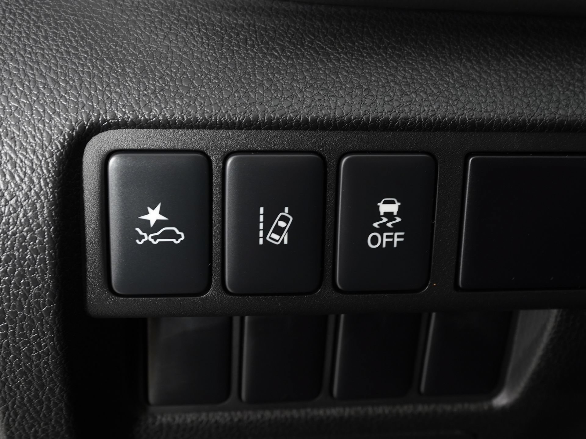 New 2026 Mitsubishi Eclipse Cross LE AWD/4WD image 11