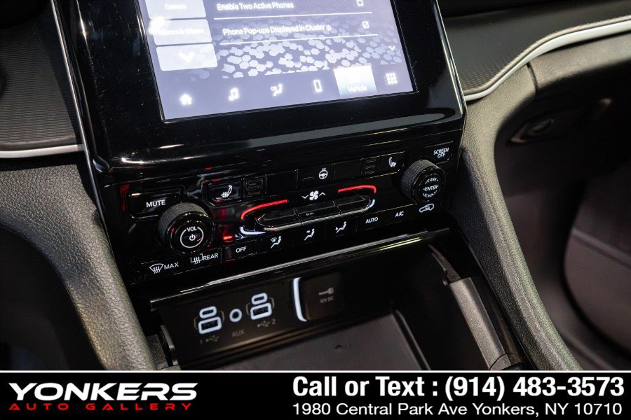 Used 2023 Jeep Grand Cherokee L Laredo AWD/4WD image 33