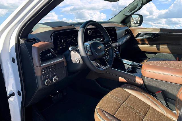 Used 2025 Chevrolet Suburban High Country image 17