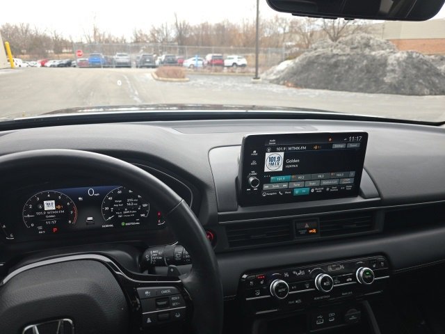 Used 2023 Honda Pilot Elite image 12