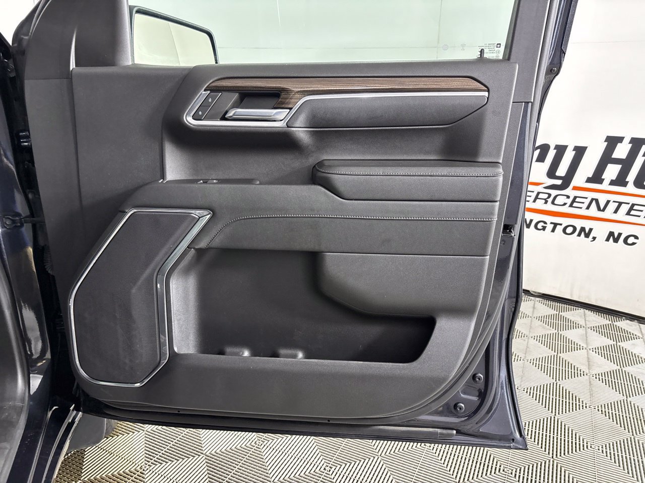 Used 2023 Chevrolet Silverado 1500 LT AWD/4WD image 27