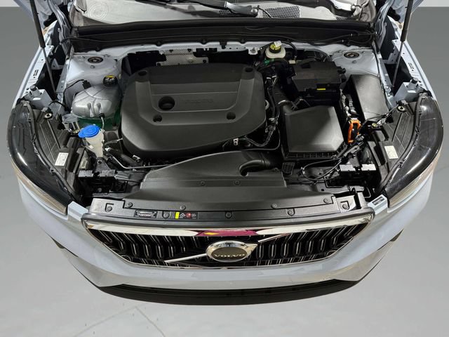 Used 2025 Volvo XC40 B5 Core AWD/4WD image 31