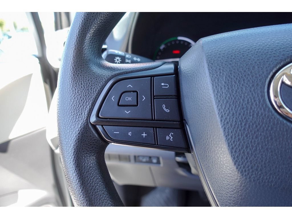 Certified 2023 Toyota Sienna LE FWD image 16