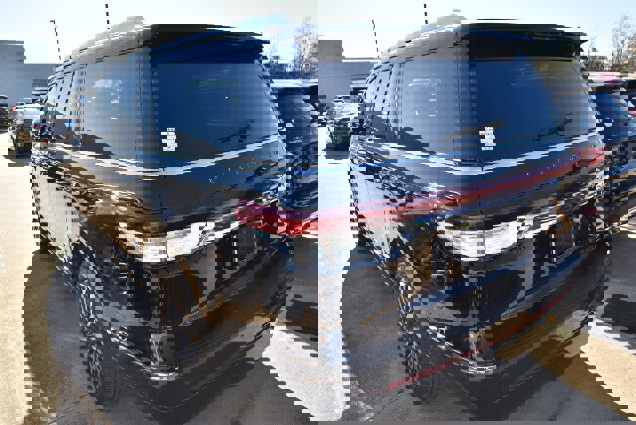 Used 2023 Lincoln Navigator L Black Label image 9