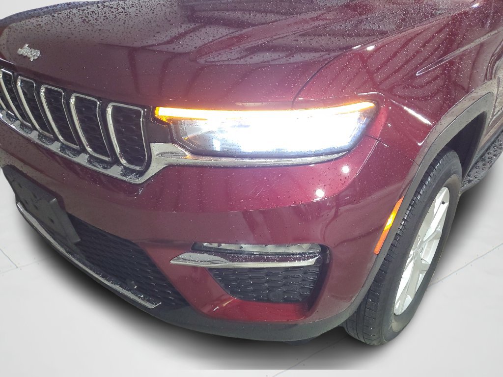 Used 2024 Jeep Grand Cherokee Limited w/ Luxury Tech Group II RWD image 23
