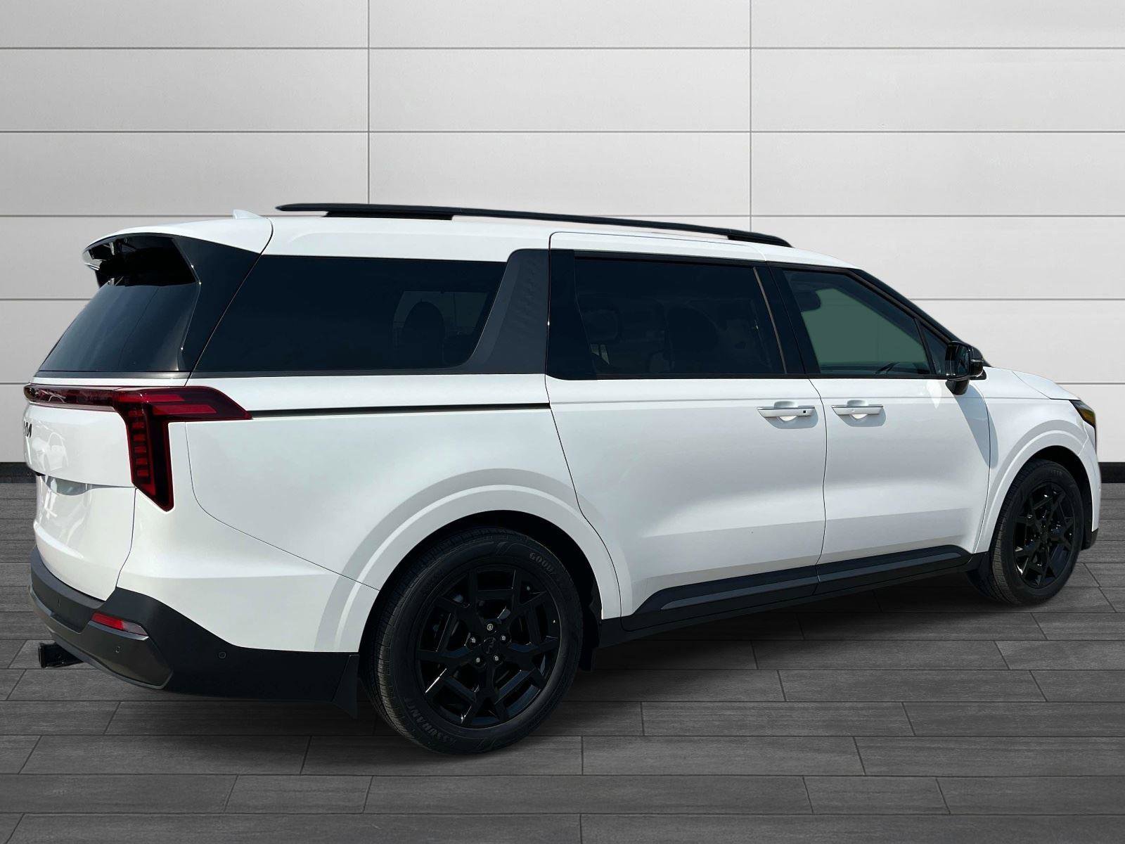 Used 2026 Kia Carnival SX Prestige image 3