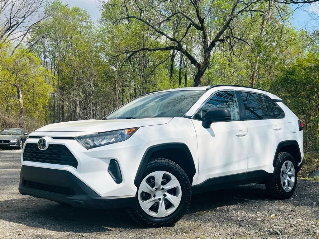 Used 2020 Toyota RAV4 LE FWD image 2