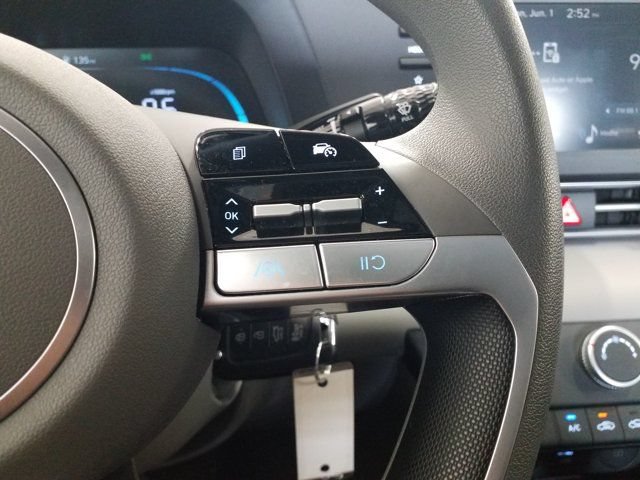 Certified 2025 Hyundai Elantra SE FWD image 5