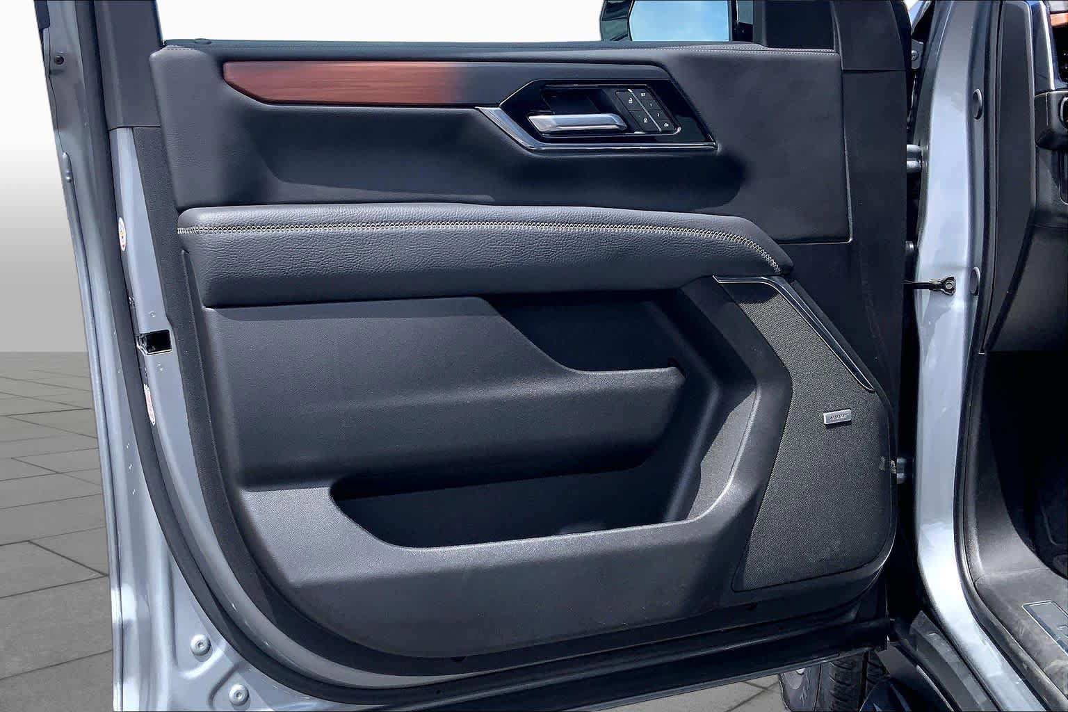 Used 2025 GMC Yukon XL Denali AWD/4WD image 21