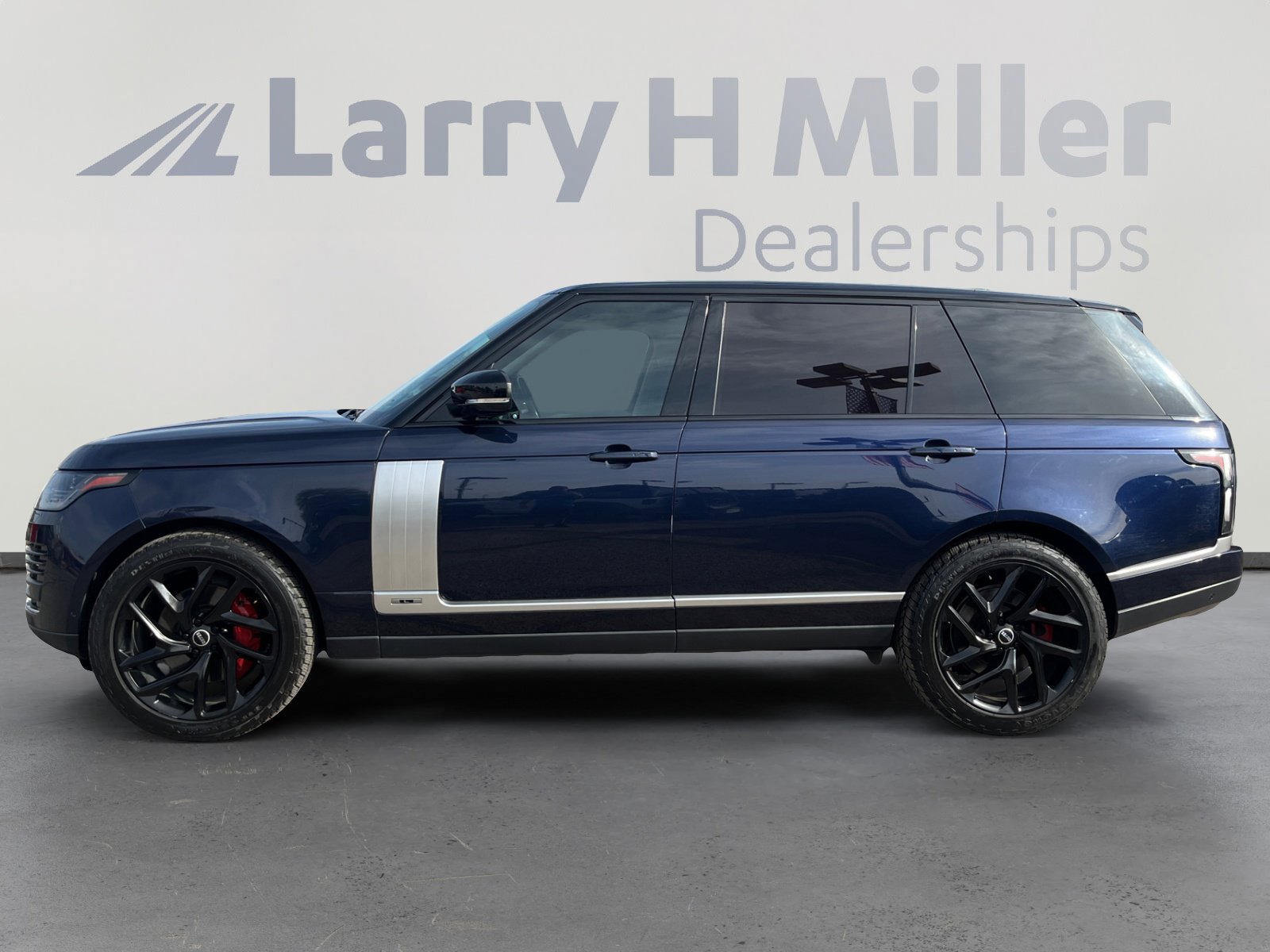 Used 2018 Land Rover Range Rover Long Wheelbase Supercharged image 2