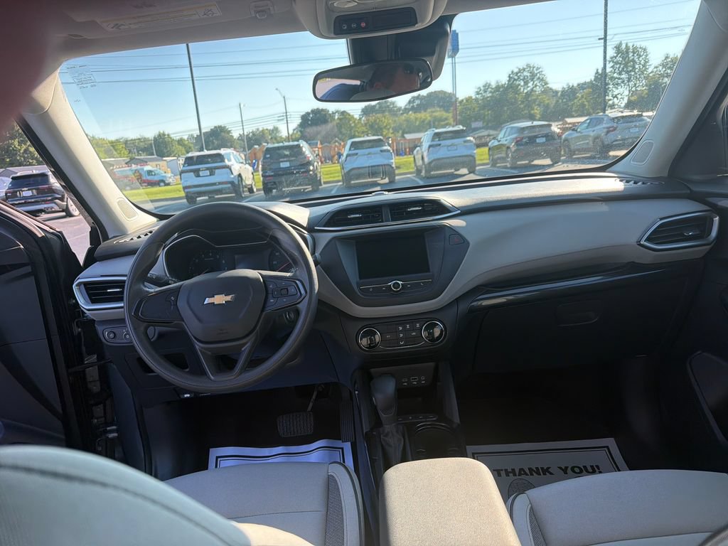 Used 2022 Chevrolet TrailBlazer LS AWD/4WD image 17