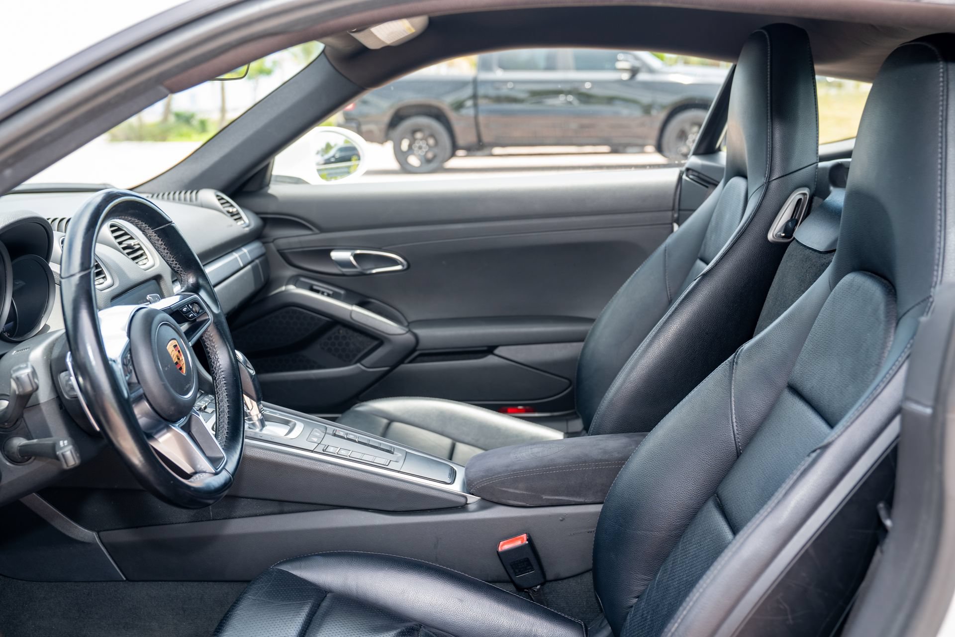 Used 2018 Porsche 718 Cayman RWD image 24