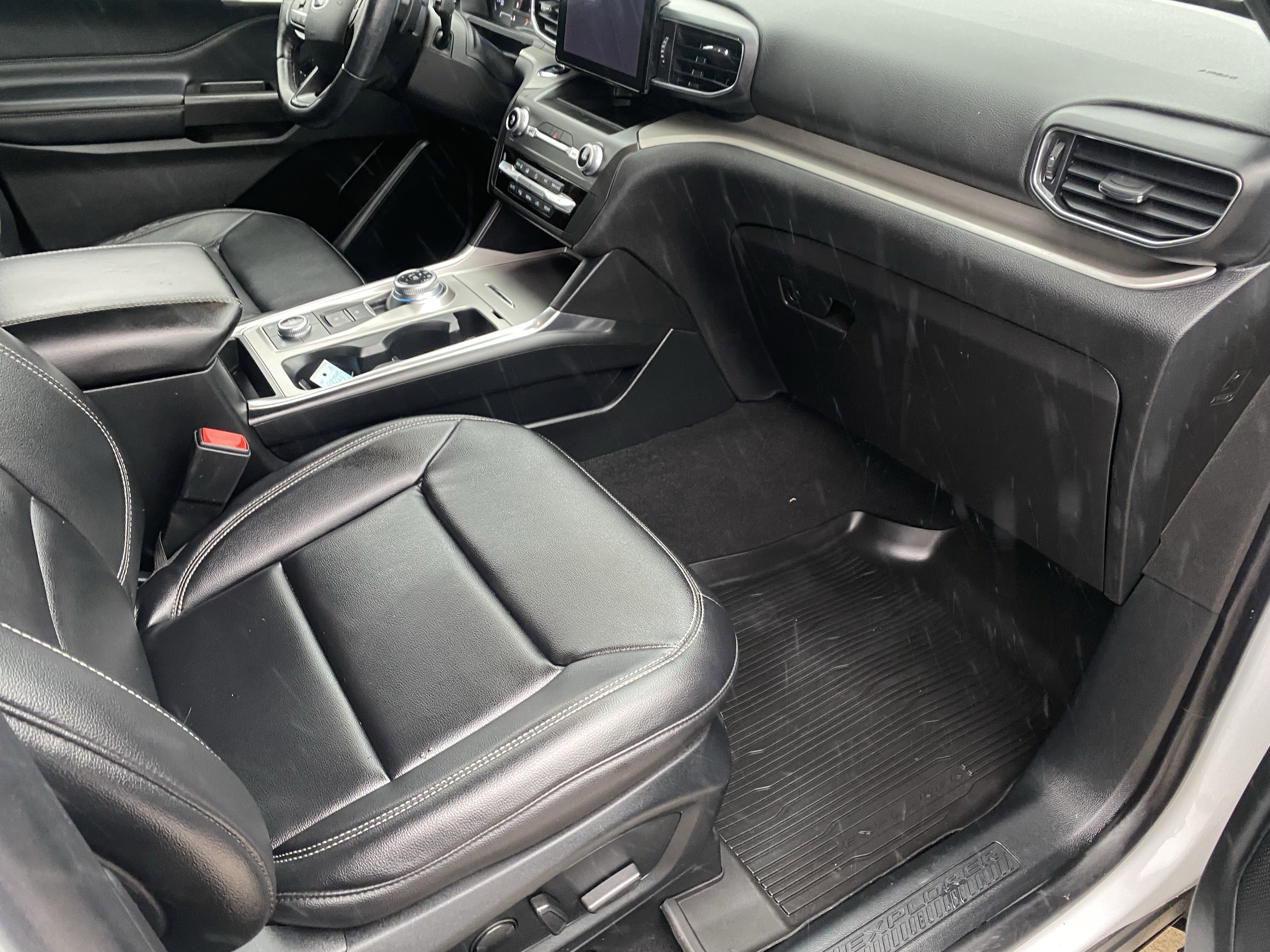 Used 2020 Ford Explorer XLT w/ Equipment Group 202A AWD/4WD image 16