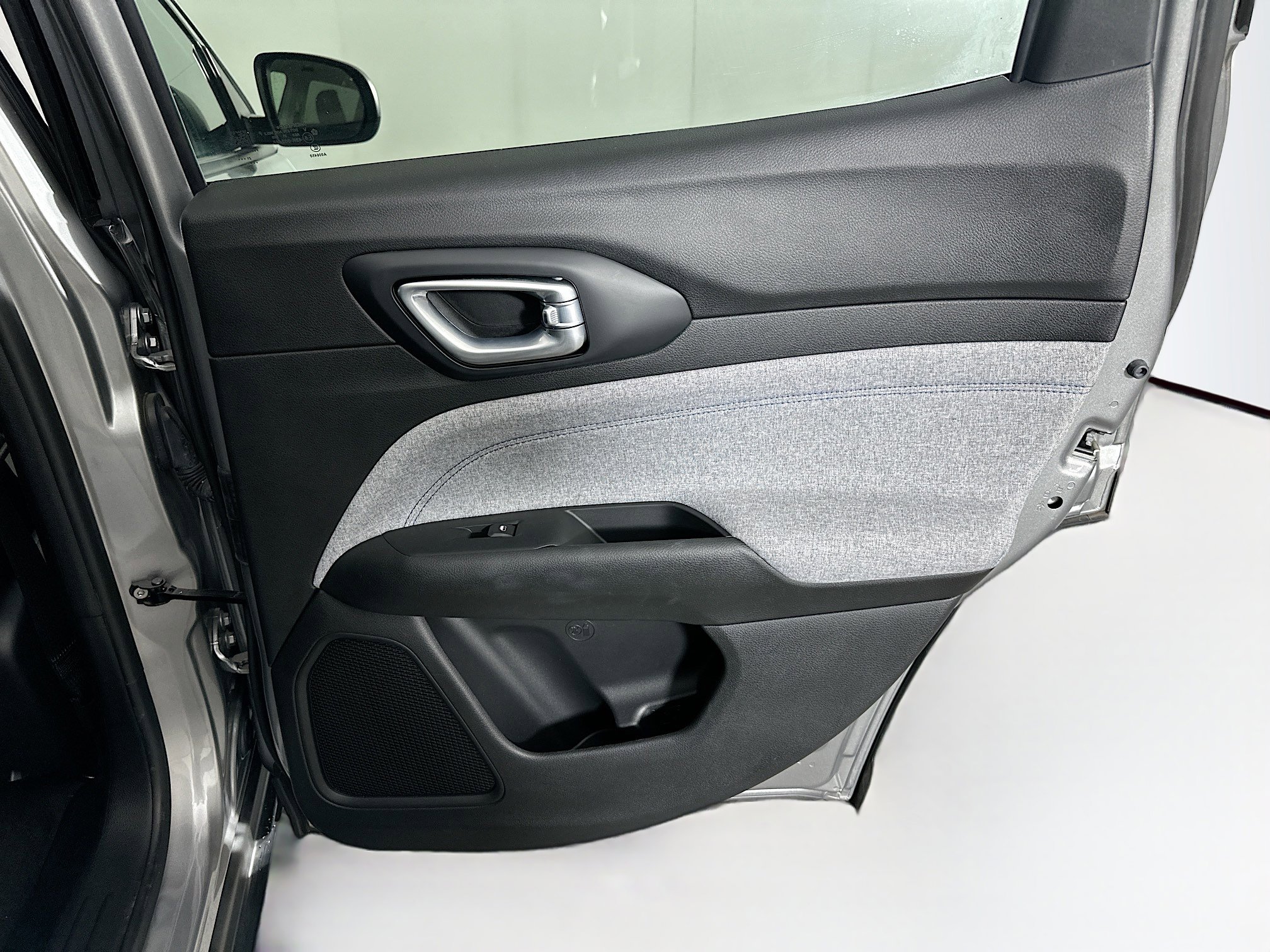 Used 2022 Jeep Compass Latitude FWD image 28