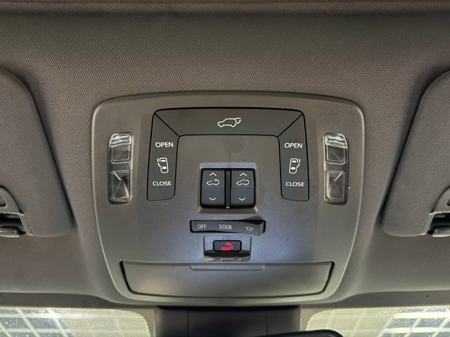 Used 2022 Toyota Sienna XSE image 24